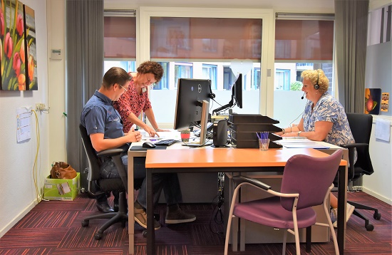 Benjamin de Greef, Diana Luesink en Marga Siegerink, adviseurs Inhuizing bij de Posten