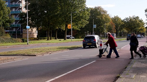 Hier komt de dementievriendelijke oversteek, kruispunt Broekheurne-Ring en Lintveldebrink in Enschede-Zuid
