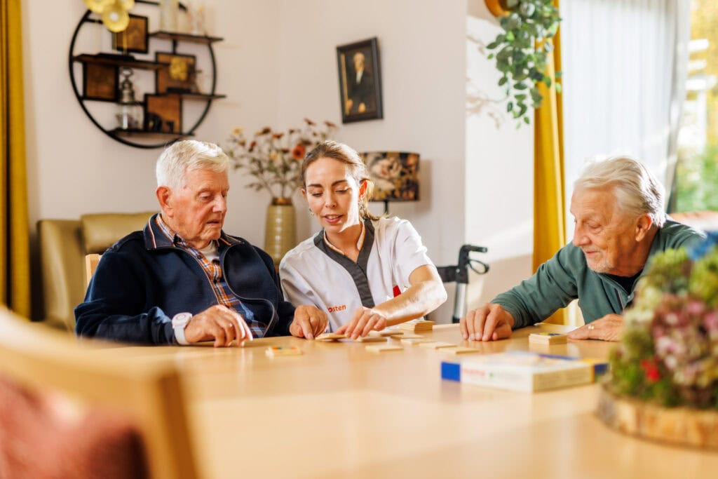 bewoners en medewerker